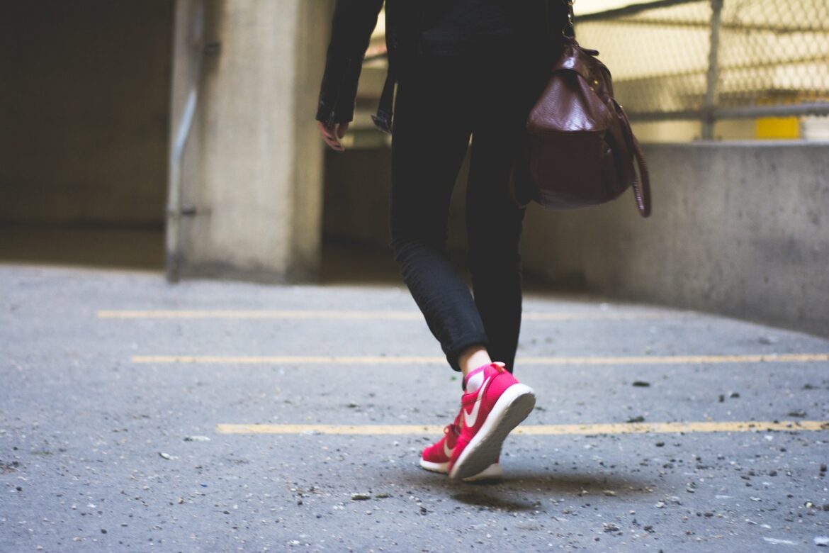 woman walking alone self-defense